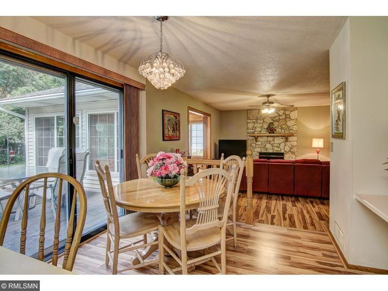 2421 Barclay St, Maplewood, MN 55109