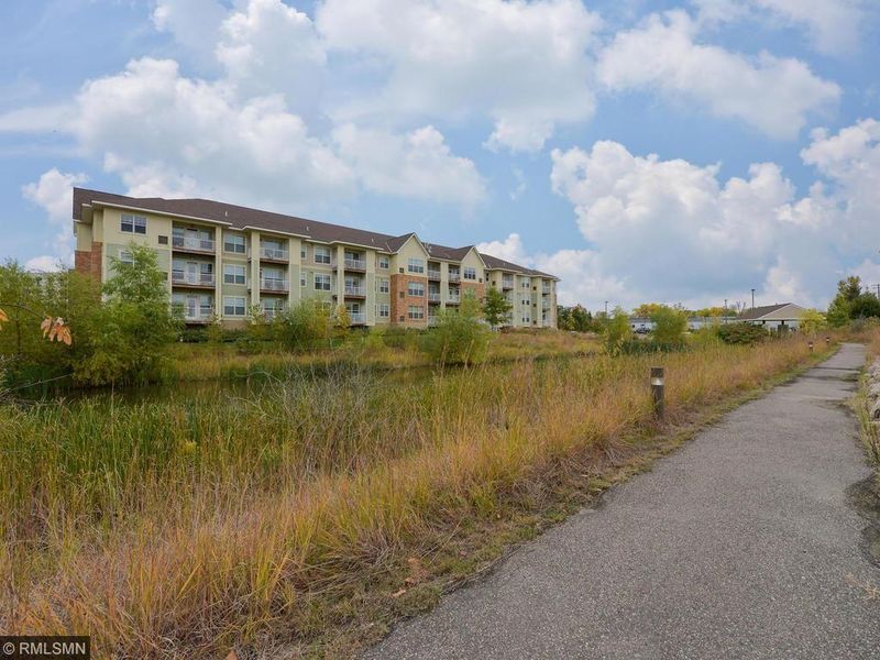 5445 Boone Ave N #211, New Hope, MN 55428