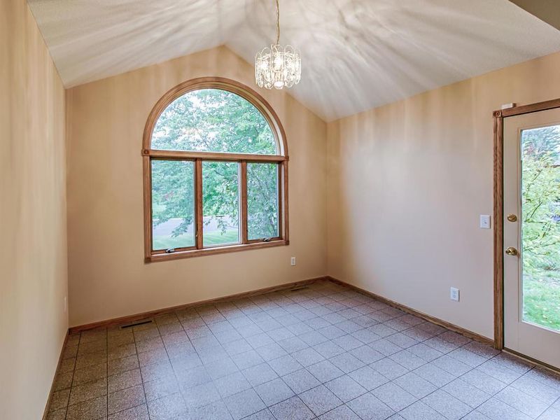 7616 Casselberry Dr, North Branch, MN 55056