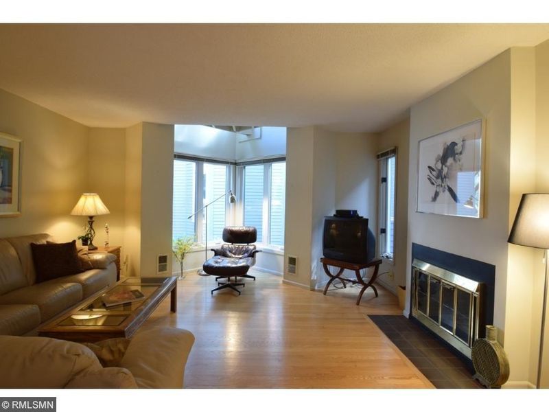 8 Greenway Gables, Minneapolis, MN 55403