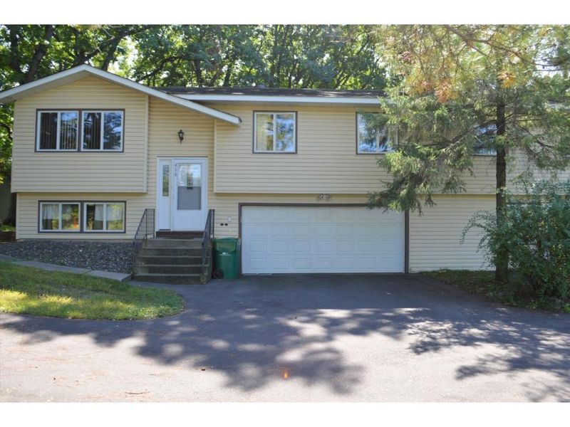 414 County Road F E, Vadnais Heights, MN 55127