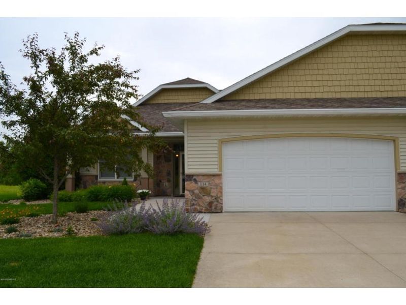 114 Highlands Cir, Zumbrota, MN 55992