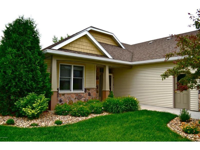 114 Highlands Cir, Zumbrota, MN 55992