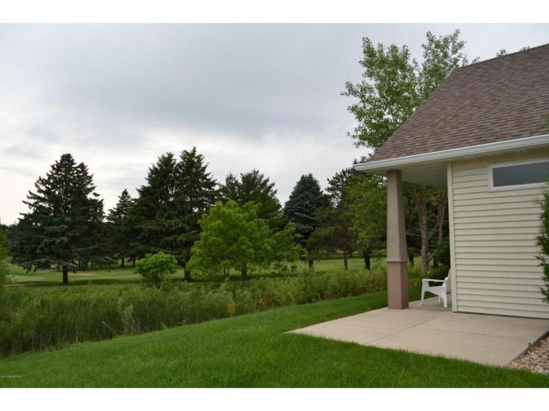 114 Highlands Cir, Zumbrota, MN 55992