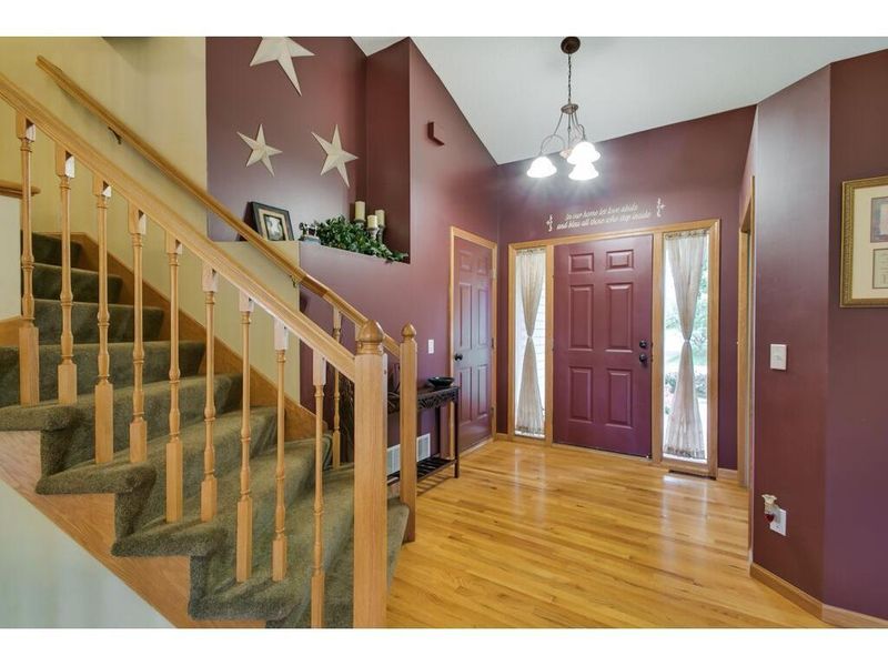 1997 Waterford Ln, Chaska, MN 55318