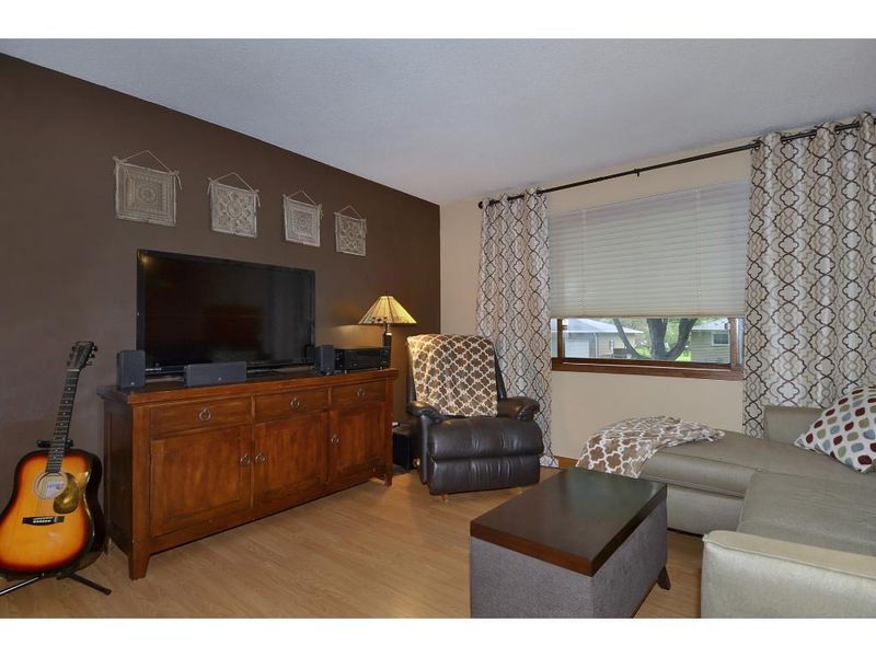 1109 Mitchell Dr SW, Faribault, MN 55021
