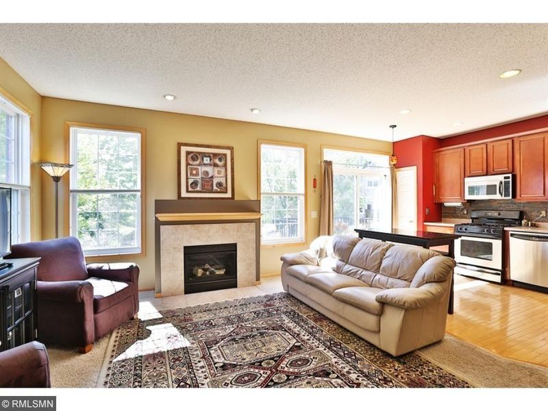 754 Regency Ln E, Hopkins, MN 55343