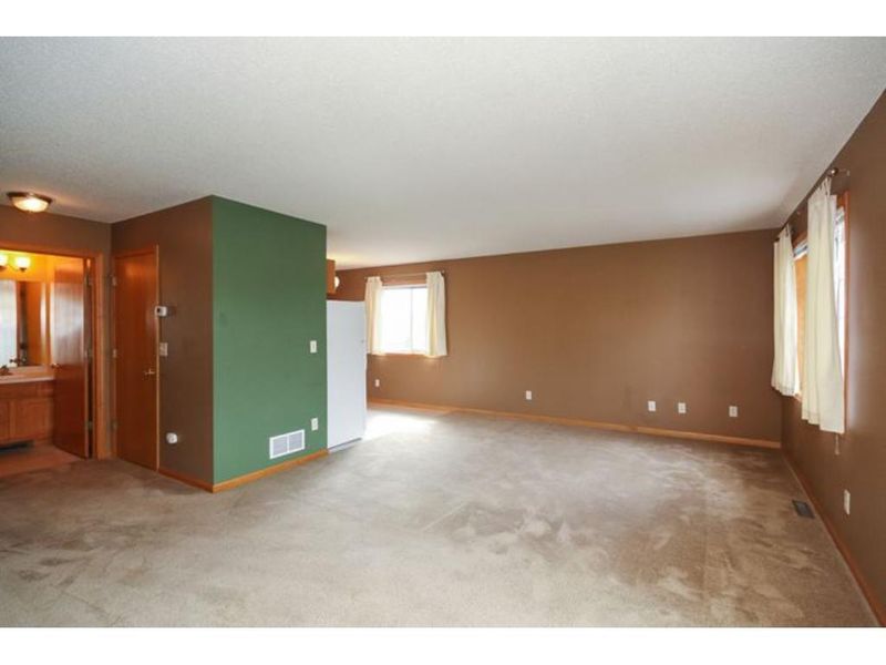 1599 County Rd D E #A, North Saint Paul, MN 55109