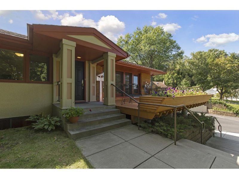 1666 Mayfield Heights Rd, Mendota Heights, MN 55118