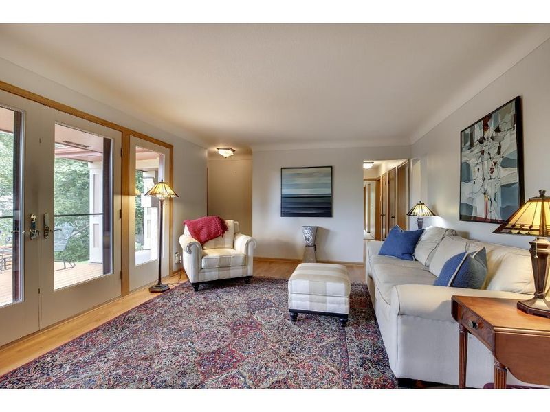 1666 Mayfield Heights Rd, Mendota Heights, MN 55118