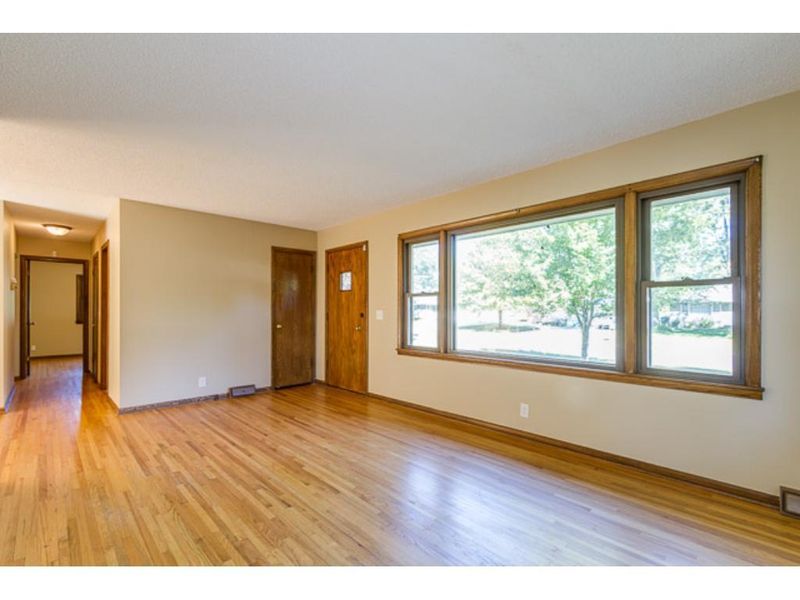 6801 Dutton Ave, Brooklyn Park, MN 55428
