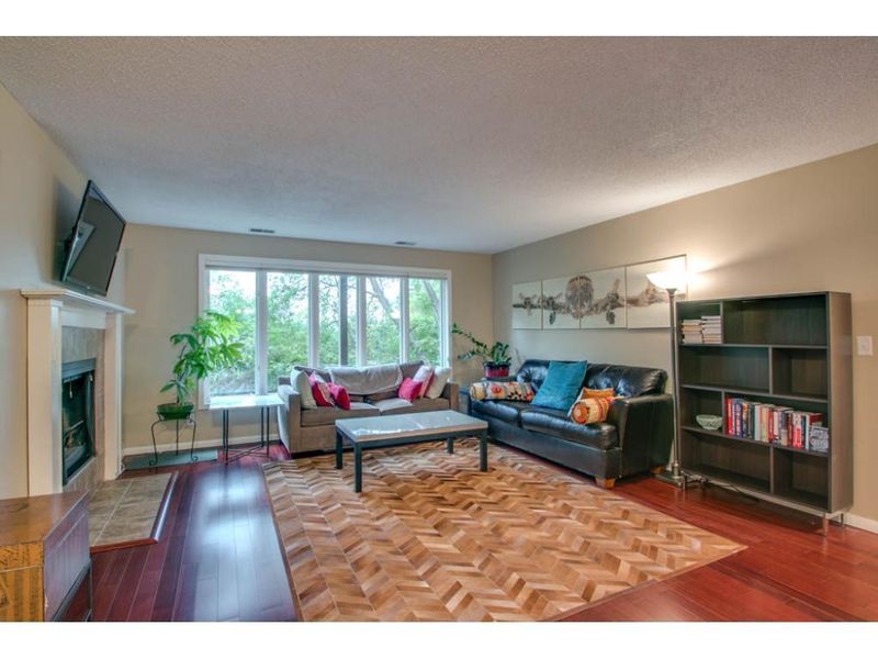 8968 Neill Lake Rd, Eden Prairie, MN 55347