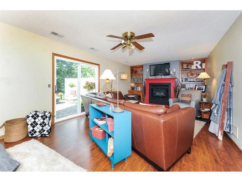 14781 Hallmark Dr, Apple Valley, MN 55124