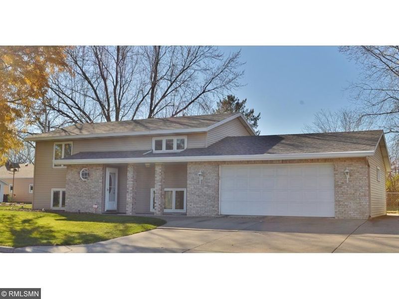 619 River Ave S, Sauk Rapids, MN 56379