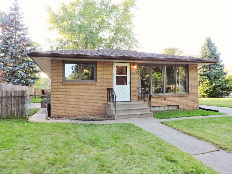 1645 Birmingham St, Saint Paul, MN 55106