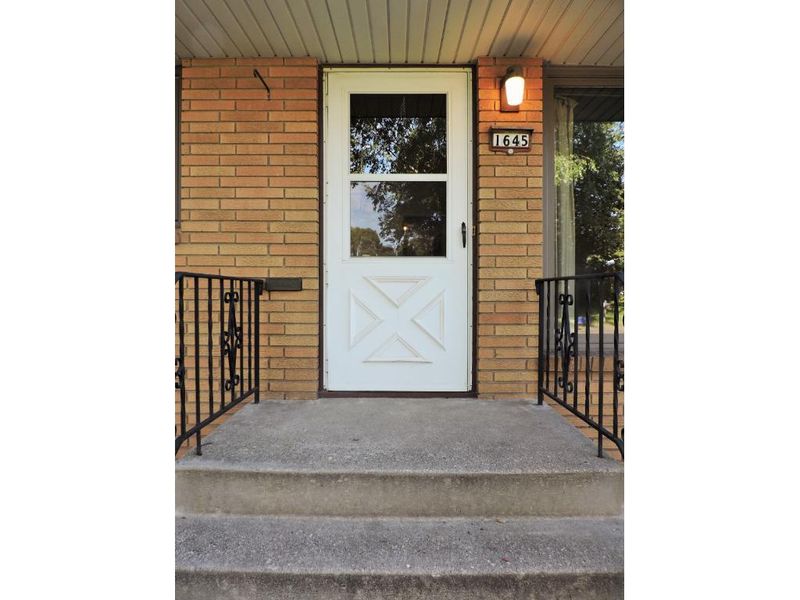1645 Birmingham St, Saint Paul, MN 55106