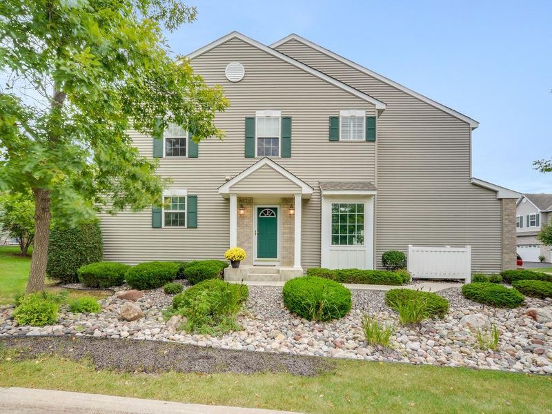 1313 White Oak Dr, Chaska, MN 55318