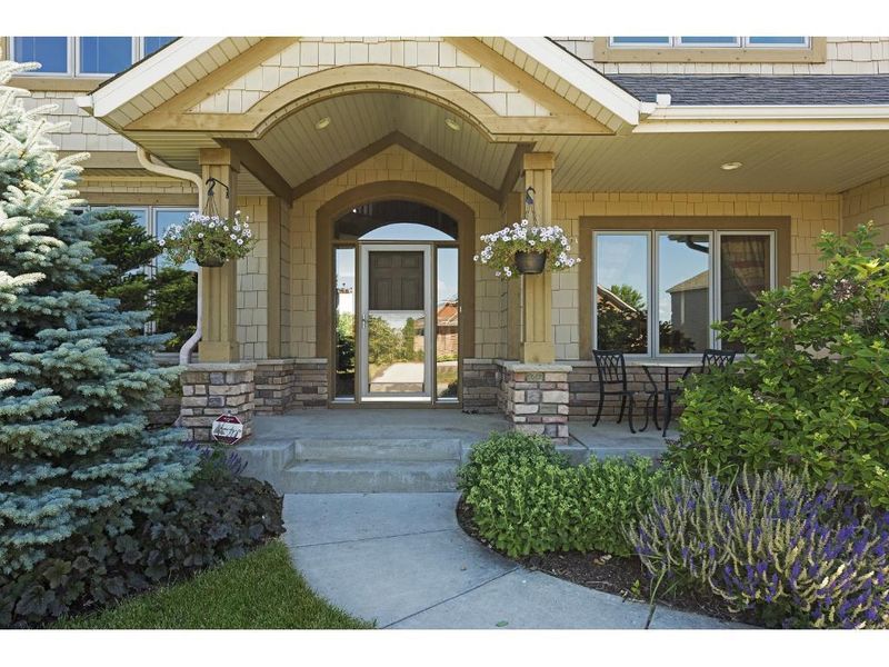 1601 Sparrow Rd, Waconia, MN 55387