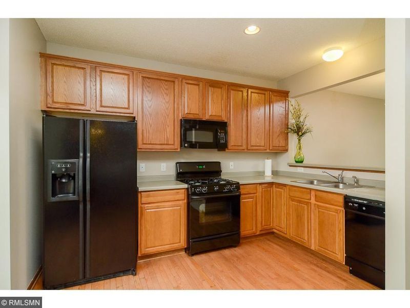 9973 Pincherry Ln, Eden Prairie, MN 55347