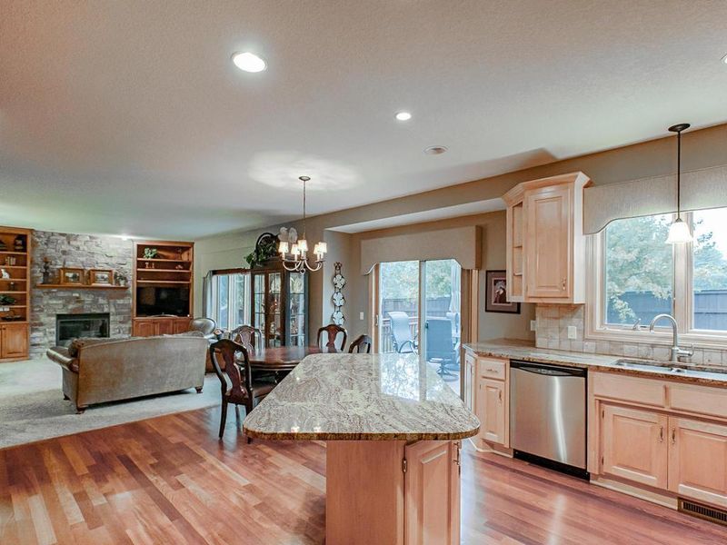 9809 Windsor Ter, Eden Prairie, MN 55347