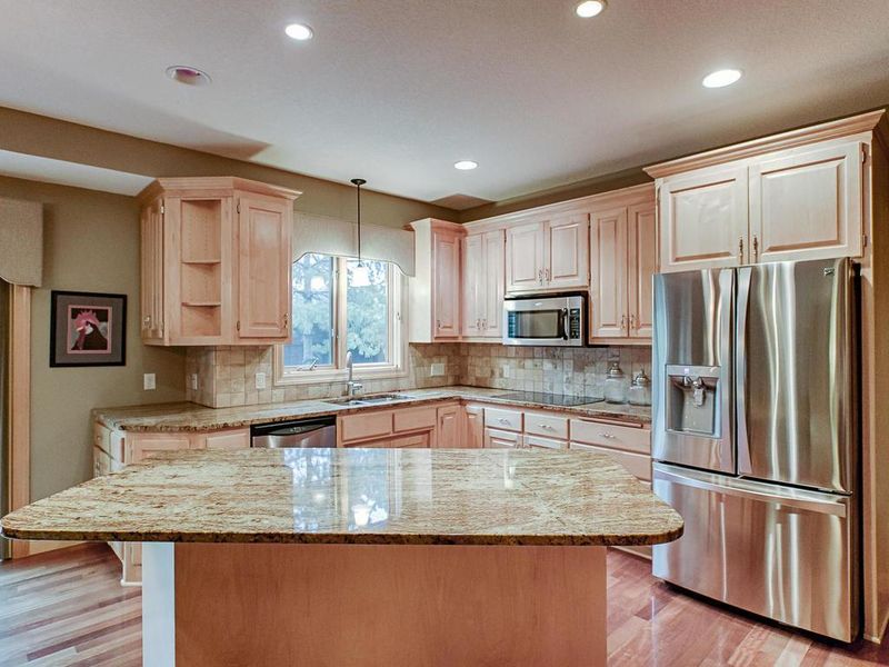 9809 Windsor Ter, Eden Prairie, MN 55347