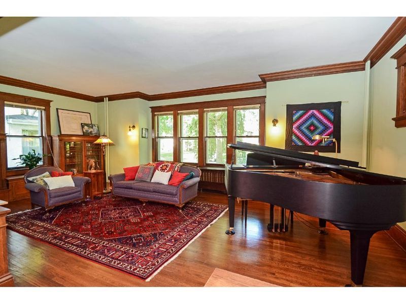 2162 Carroll Ave, Saint Paul, MN 55104