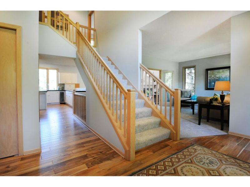 2530 Abbey Hill Dr, Minnetonka, MN 55305