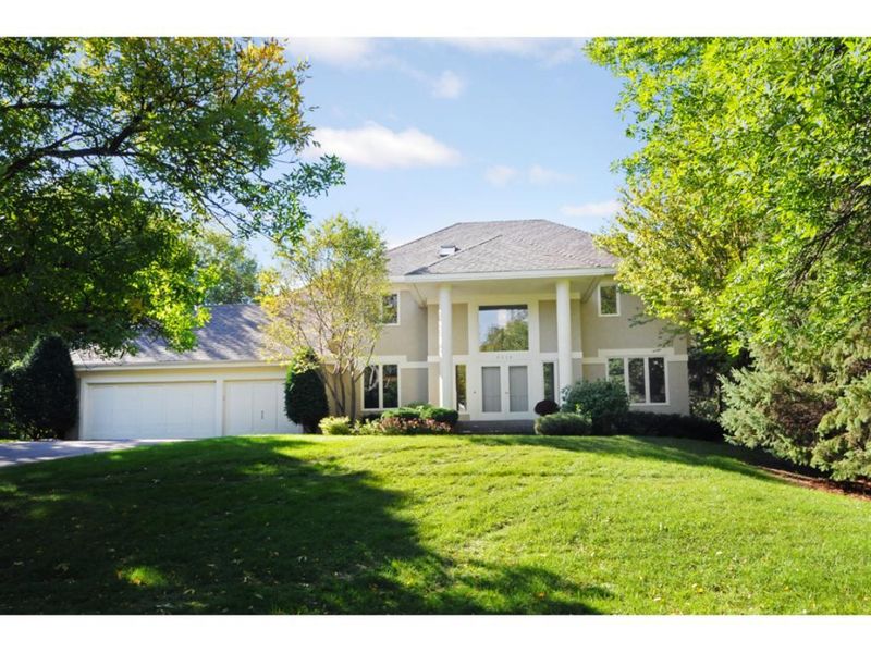 2530 Abbey Hill Dr, Minnetonka, MN 55305