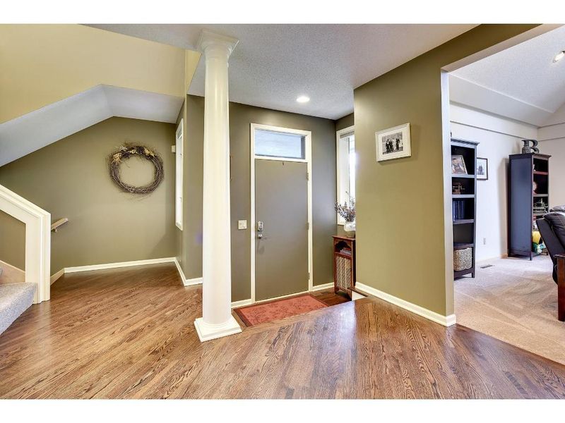 15736 Elodie Ln, Minnetonka, MN 55345
