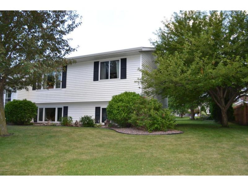 524 4th St E, Wanamingo, MN 55983