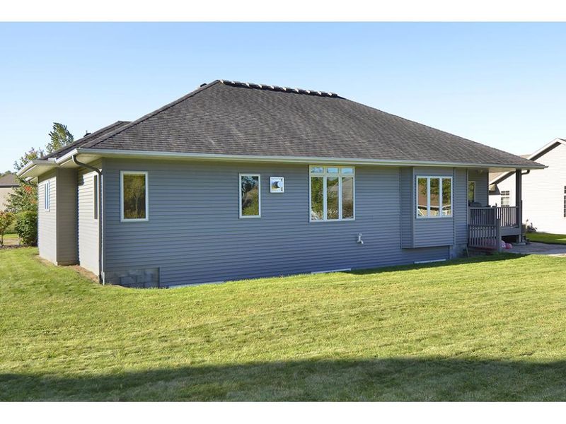1724 13th St NW, Faribault, MN 55021