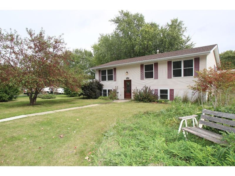 1410 Rainbow Ave, Maple Plain, MN 55359