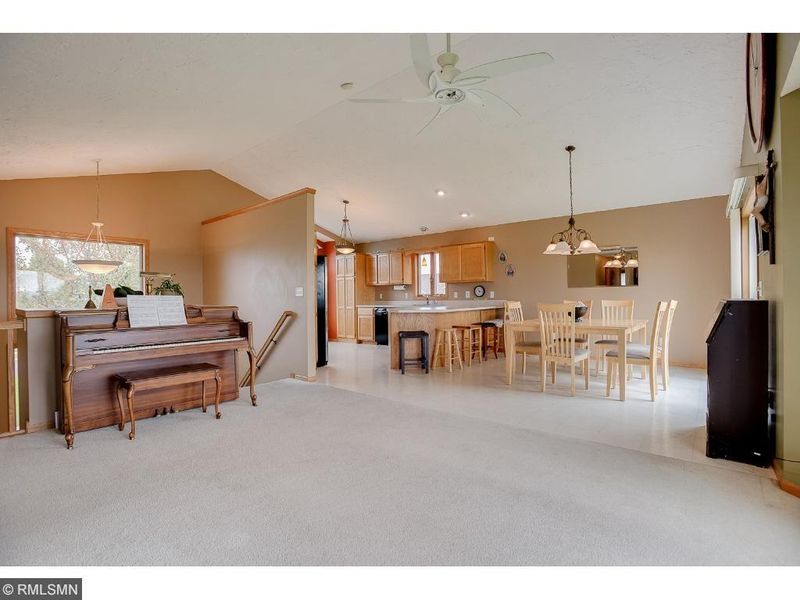 13750 Wellstead Dr, Rogers, MN 55374