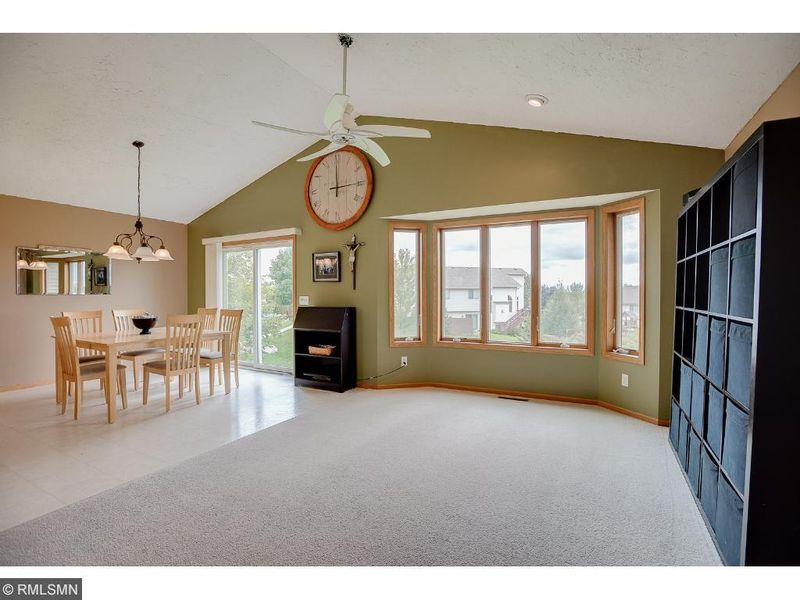 13750 Wellstead Dr, Rogers, MN 55374