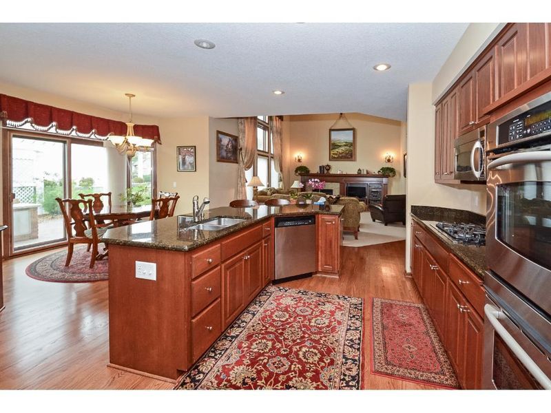 4615 Stonecliffe Dr, Eagan, MN 55122