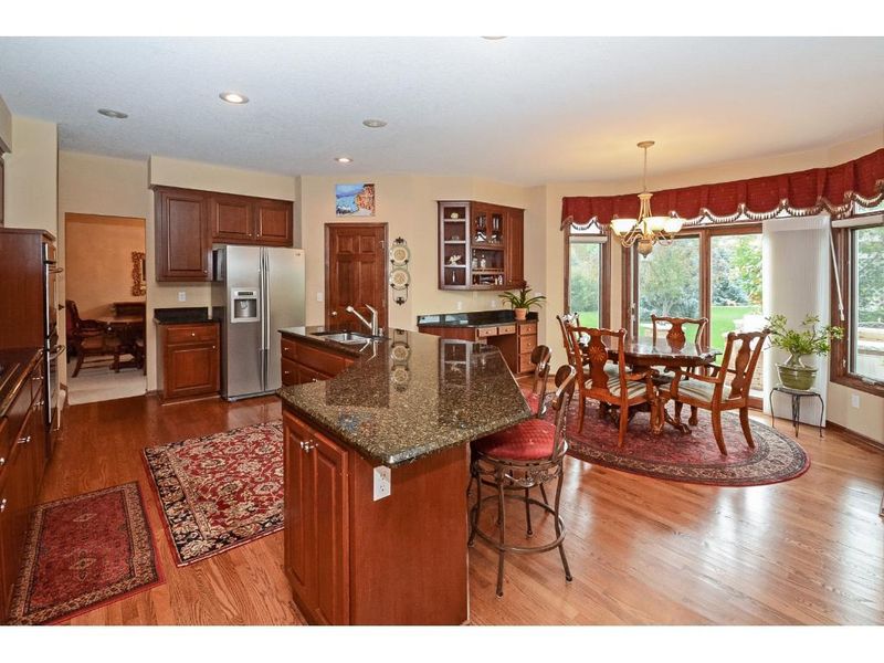 4615 Stonecliffe Dr, Eagan, MN 55122