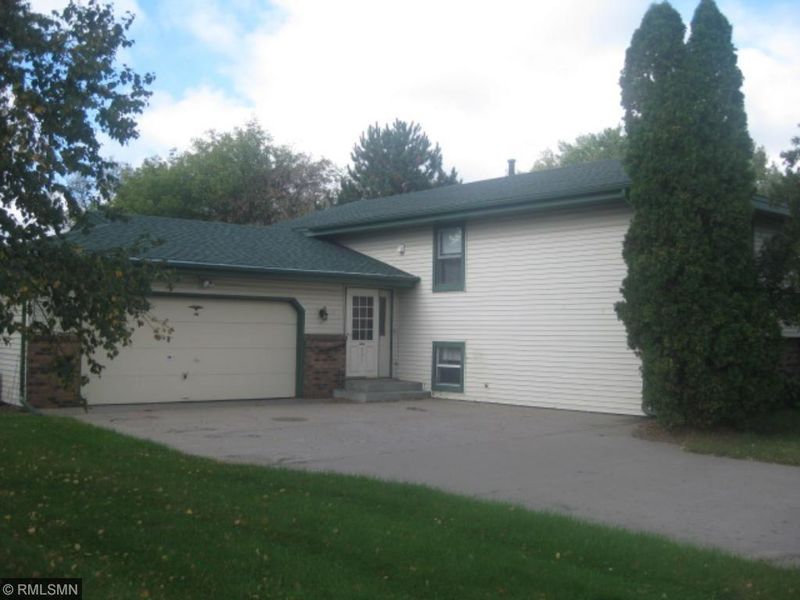 501 Elizabeth St SW, Isanti, MN 55040