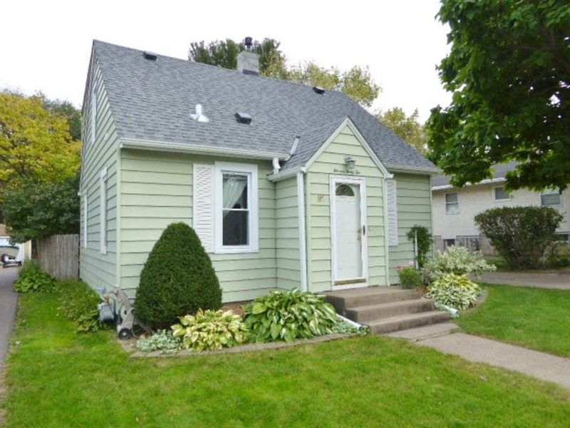 1142 Charlton St, West Saint Paul, MN 55118