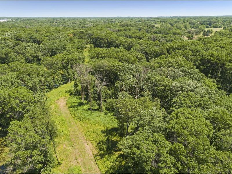 35 Catbird Ln, North Oaks, MN 55127