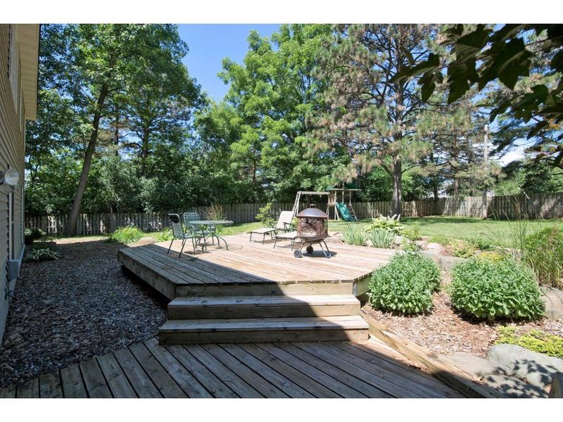 2500 Pine Cir, Minnetonka, MN 55305