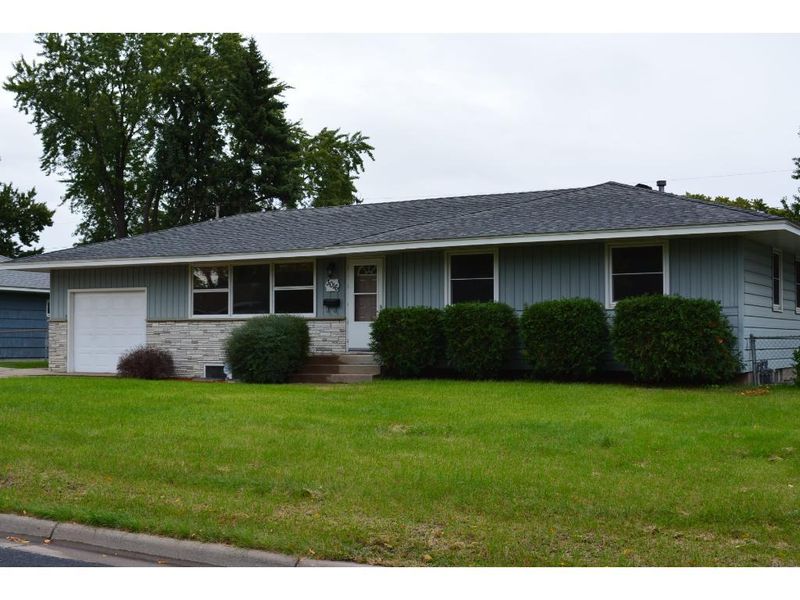 3016 Quarles Rd, Brooklyn Center, MN 55429