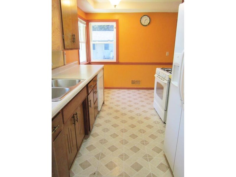 6249 Sumter Ave N, Brooklyn Park, MN 55428
