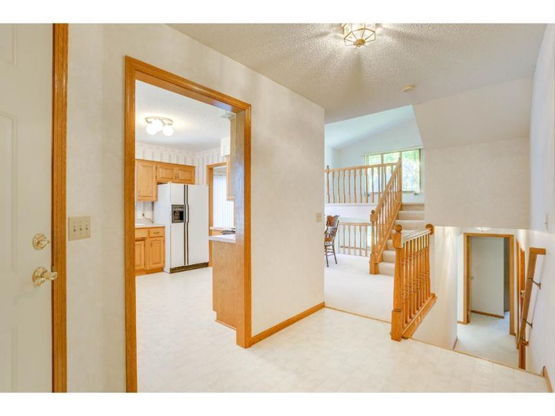 5721 Heather Ridge Dr, Shoreview, MN 55126