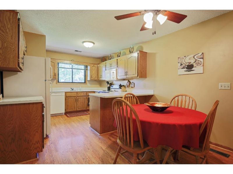 4092 White Bear Pw, White Bear Lake, MN 55110