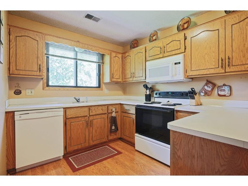4092 White Bear Pw, White Bear Lake, MN 55110