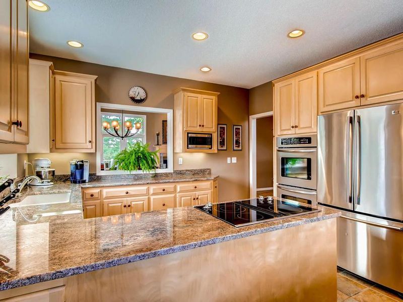 355 Waycliffe Dr S, Wayzata, MN 55391