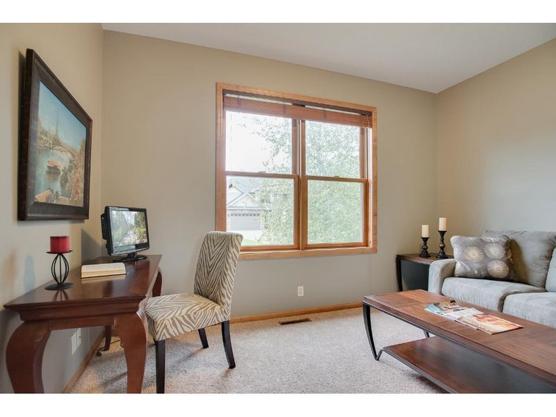 1840 Deephaven Dr, Woodbury, MN 55129