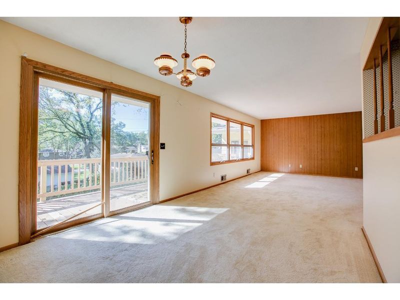 5125 W 105th St, Bloomington, MN 55437