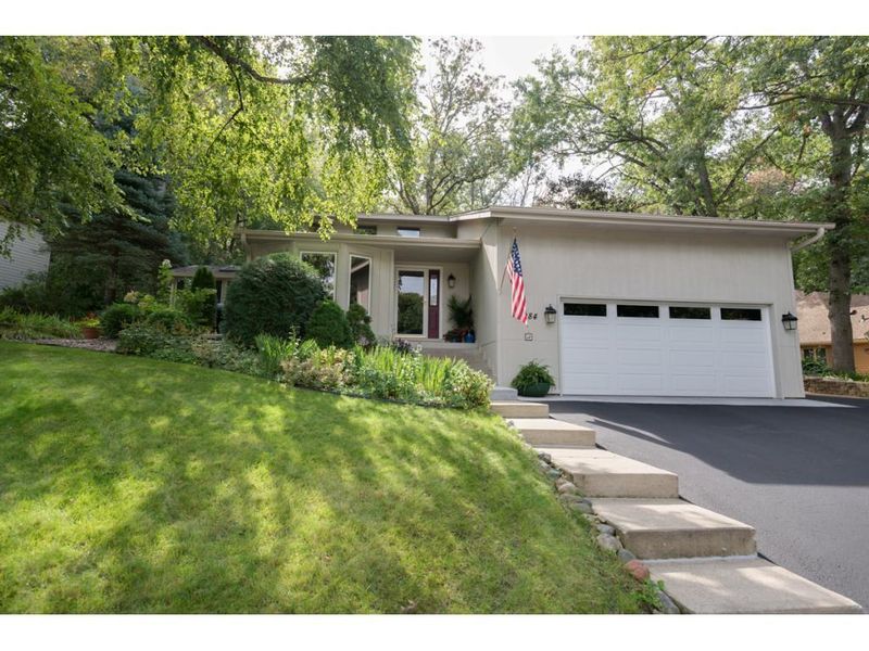 1284 Dunberry Ln, Eagan, MN 55123