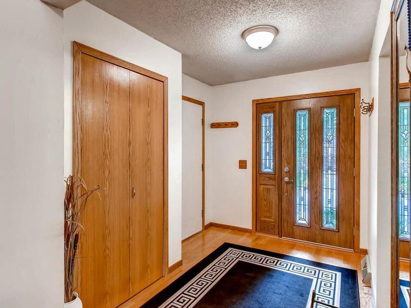 1284 Dunberry Ln, Eagan, MN 55123